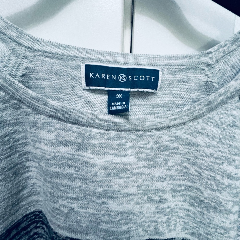 Karen Scott Heather Gray Knit and black Top. - Picture 6 of 6